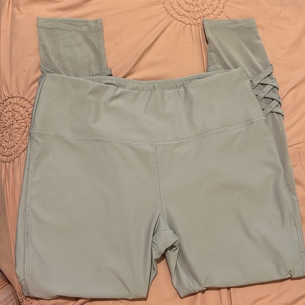 VOGO ATHLETICA WOMENS LEGGINGS LARGE .